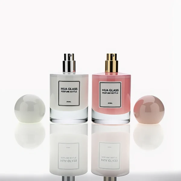 HUA0258 perfume bottle, internally sprayed cylindrical glass body with thick rounded base, 30 ml, 50 ml, or 100 ml liquid, oversized spherical plastic cap with glossy finish matching the internal spray glass color, customizable color design, printed logo label, modern minimalist luxury style, ideal for gifting and daily use.