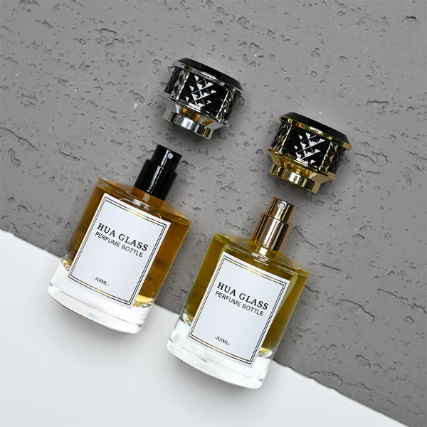 HUA0267 perfume bottle, cylindrical transparent glass body with thick rounded base, 30 ml, 50 ml, or 100 ml liquid, flat cylindrical plastic cap with faceted lattice side texture and gold or silver metallic striped decoration, printed logo label, modern luxury elegance design, ideal for gifting and daily use.