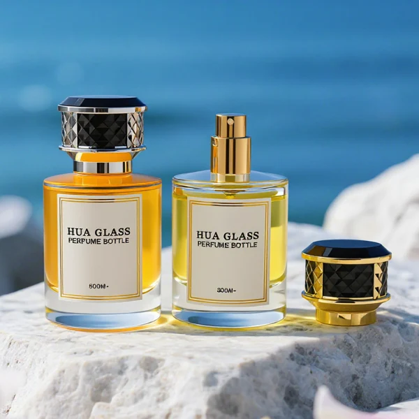 HUA0267 perfume bottle, cylindrical transparent glass body with thick rounded base, 30 ml, 50 ml, or 100 ml liquid, flat cylindrical plastic cap with faceted lattice side texture and gold or silver metallic striped decoration, printed logo label, modern luxury elegance design, ideal for gifting and daily use.