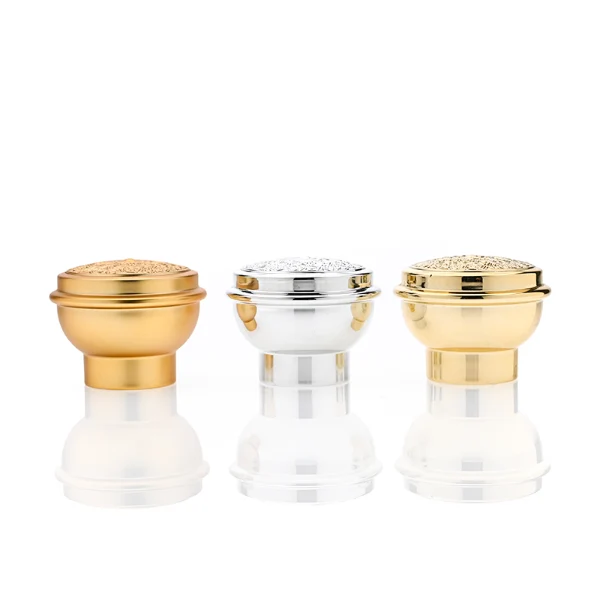 HUA0273 perfume bottle, transparent rectangular glass body with beveled edges and thick base, 50 ml or 100 ml liquid, glossy bowl-shaped plastic cap in silver or gold with matching bottle neck, brand label attached on bottle surface, modern elegant luxury design, ideal for gifting and daily use.