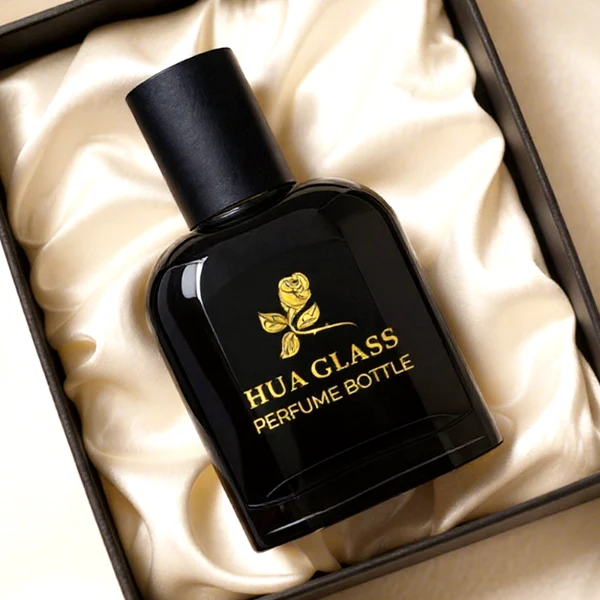 HUA0281 perfume bottle, rounded rectangular customizable semi-transparent glass body in amber, black, or green with thick base, 50 ml liquid, cylindrical cap in natural wood, dark brown wood, or black finish, gold printed logo on bottle surface, modern vintage luxury design, ideal for gifting and daily use.