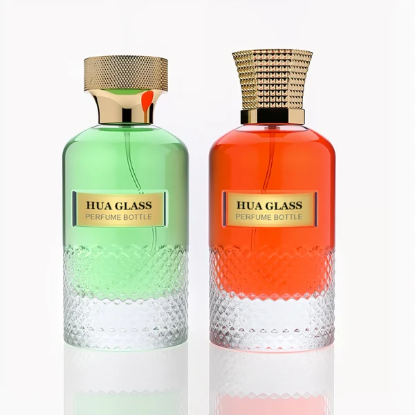 HUA0283 perfume bottle, cylindrical transparent colorless glass body with embossed textured lower section, 100 ml liquid, ornate crown-shaped glossy gold Zamac cap, gold label attached on bottle surface, vintage luxurious fashion design, ideal for gifting and daily use.
