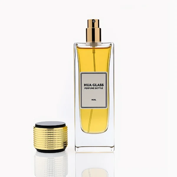HUA0285 perfume bottle, tall rectangular transparent colorless glass body with thick base and flat sides, label attached on bottle surface, 100 ml liquid, cylindrical plastic cap with white or gold mesh-textured surface and gold or black rings on both ends, modern minimalist luxury design, ideal for gifting and daily use.
