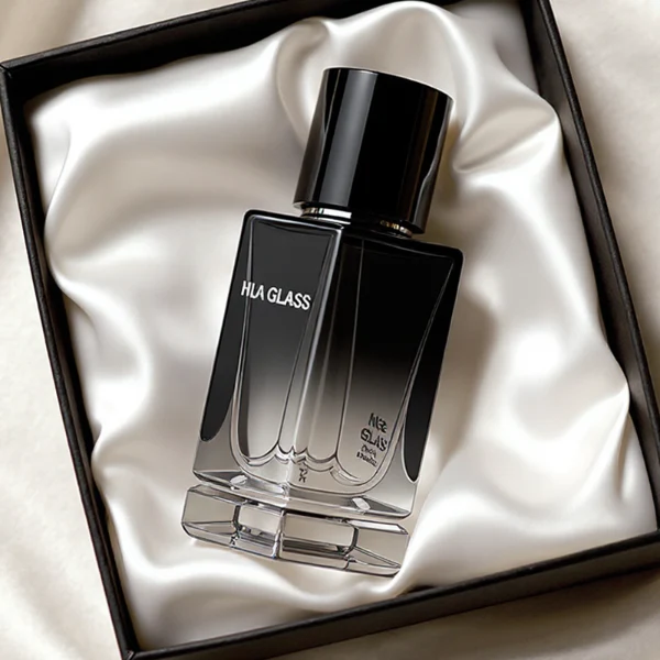 HUA0298 perfume bottle, gradient semi-transparent glass body with thick base and curved side contours, 30 ml, 50 ml, or 100 ml liquid, glossy cylindrical aluminum cap in black, silver, or gold finish, printed logo on bottle surface, modern minimalist luxury design, ideal for gifting and daily use.