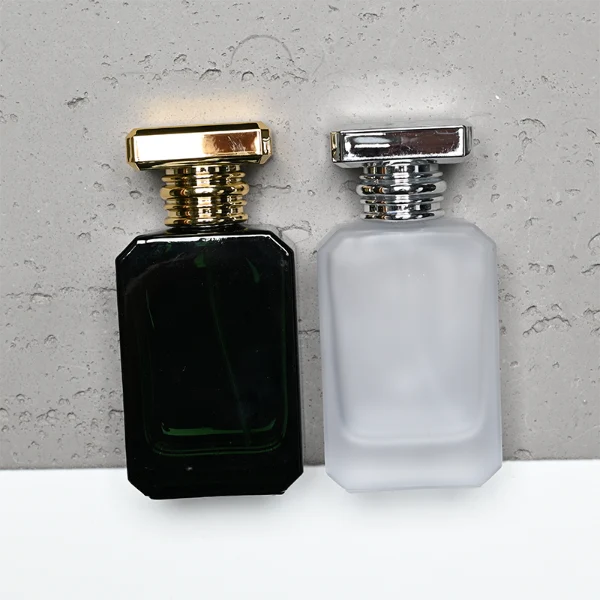 HUA0299 perfume bottle, frosted or semi-transparent customizable color glass body with geometric faceted edges and thick base, 30 ml, 50 ml, or 100 ml liquid, flat rectangular plastic cap in gold or silver color, printed logo on bottle surface, modern artistic luxury design, ideal for gifting and daily use.