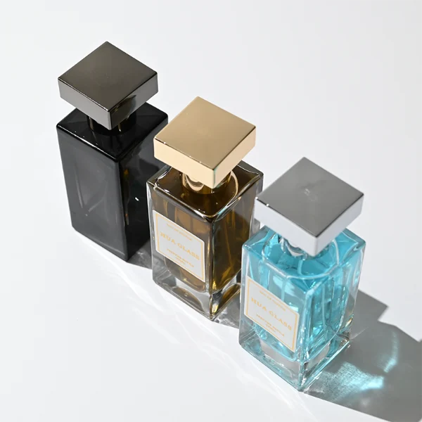 HUA0306 perfume bottle, rectangular transparent colorless or semi-transparent gradient black glass body with thick base and sharp edges, 30 ml, 50 ml, or 100 ml liquid, glossy T-shaped Zamac cap in silver, gold, or black finish, printed label or logo on bottle surface, modern luxury minimalist design, ideal for gifting and daily use.