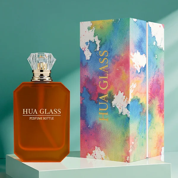 HUA0319 perfume bottle, octahedral transparent glass body with diagonal faceted cutting and thick base, 10 ml, 30 ml, 50 ml, or 100 ml liquid, diamond-shaped plastic cap with gold or silver bottle neck, aluminum label/sticker attached on bottle surface, elegant modern luxury design, ideal for gifting and daily use.