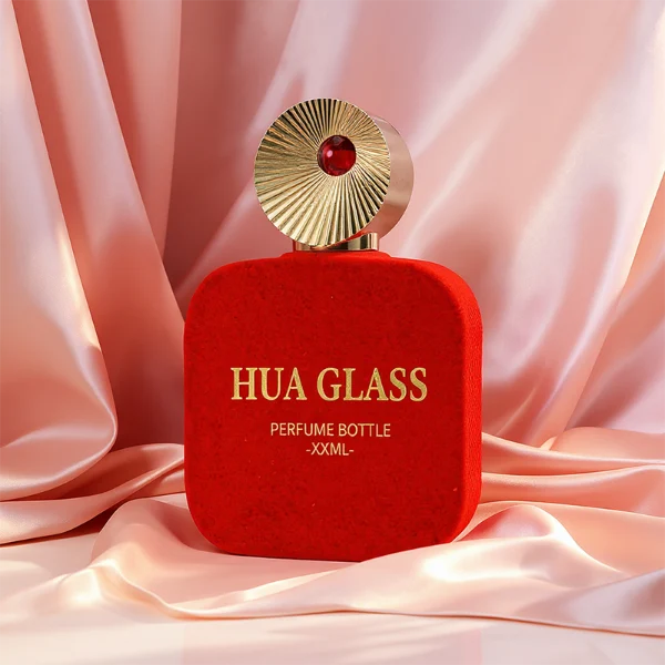 HUA0323 perfume bottle, rounded rectangular matte red or matte black glass body with thick base, 30 ml, 50 ml, or 100 ml liquid, decorative Zamac cap with engraved radial texture or crown-inspired design and jewel detail, aluminum label/sticker attached on bottle surface, artistic luxury vintage style, ideal for gifting and display.