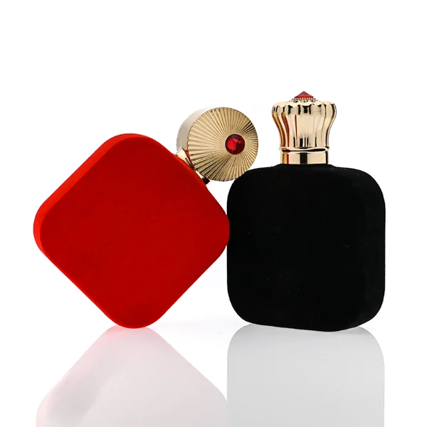 HUA0323 perfume bottle, rounded rectangular matte red or matte black glass body with thick base, 30 ml, 50 ml, or 100 ml liquid, decorative Zamac cap with engraved radial texture or crown-inspired design and jewel detail, aluminum label/sticker attached on bottle surface, artistic luxury vintage style, ideal for gifting and display.