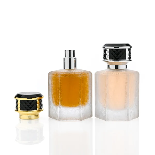 HUA0358 perfume bottle, hexahedral column glass body in translucent blue, pink, and purple with gold neck and gold printed logo, black mesh-textured plastic cap, chic contemporary fragrance packaging design available in 50ml and 100ml