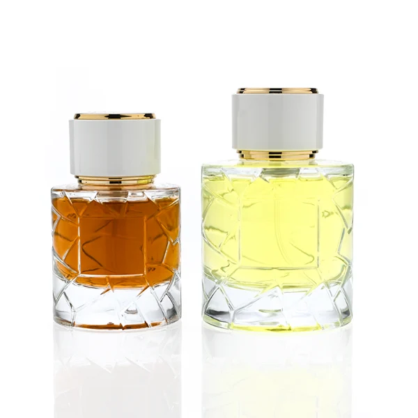 HUA0362 perfume bottle, textured ice-crack cylindrical clear glass body with gold neck and gold aluminum label, straight cylindrical white plastic cap with luxury gold trim, modern artistic luxury fragrance packaging design available in 50ml and 100ml