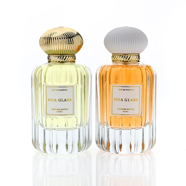 HUA0376 perfume bottle, vertical fluted clear glass body with diagonal twisted gold neck and centered paper label, swirling textured pumpkin-shaped plastic cap in shiny gold with black lines or matte white, neoclassical luxury fragrance packaging design available in 50ml and 100ml
