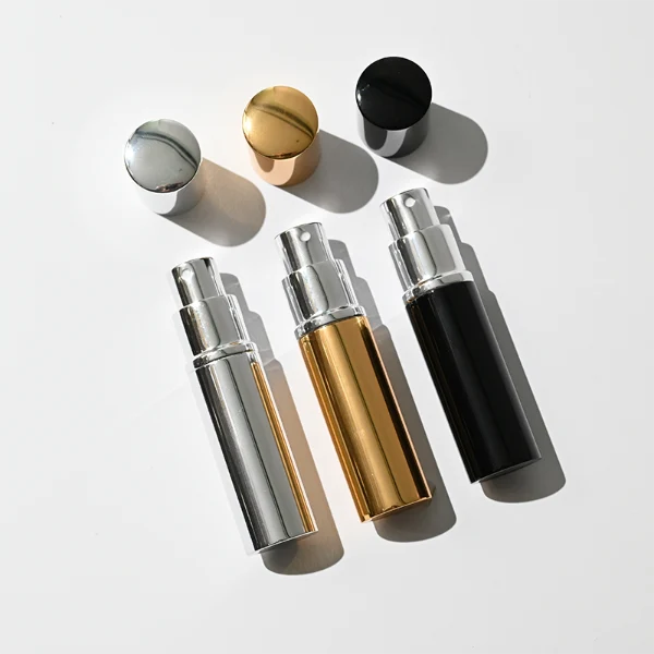HUA0405 perfume bottle, slim cylindrical travel atomizer with metallic multi-color outer sleeve in black, gold, blue, silver, orange or purple, protecting an internal glass refillable vial, modern minimalist travel fragrance packaging design available in 10ml