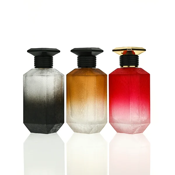 HUA0408 perfume bottle, luxury square diamond-cut glass bottle with vibrant multi-color gradient finish in blue, pink, or purple, featuring a metallic gold aluminum label and a unique black plastic cap, modern elegant fragrance packaging design available in 30ml, 50ml, and 100ml