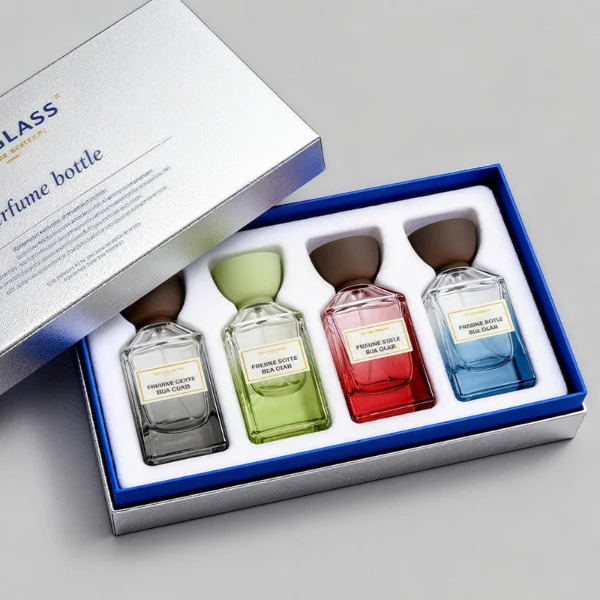 HUA0417 perfume bottle, luxury square glass bottle with a heavy base and high-transparency finish showing colored liquid, featuring a gold-bordered square paper label and a unique tapered cup-shaped plastic cap in glossy black or matte brown, modern elegant fragrance packaging design available in 30ml and 50ml