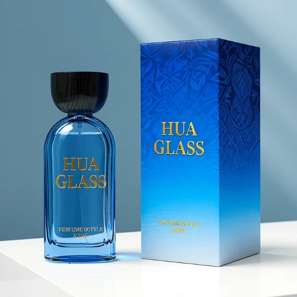 HUA0423 perfume bottle, luxury arch-shaped flat oval glass bottle with translucent finish in green or blue, featuring a dark-colored neck collar and a unique flat-topped glossy black wooden cap, modern elegant fragrance packaging design available in 30ml, 50ml, and 100ml