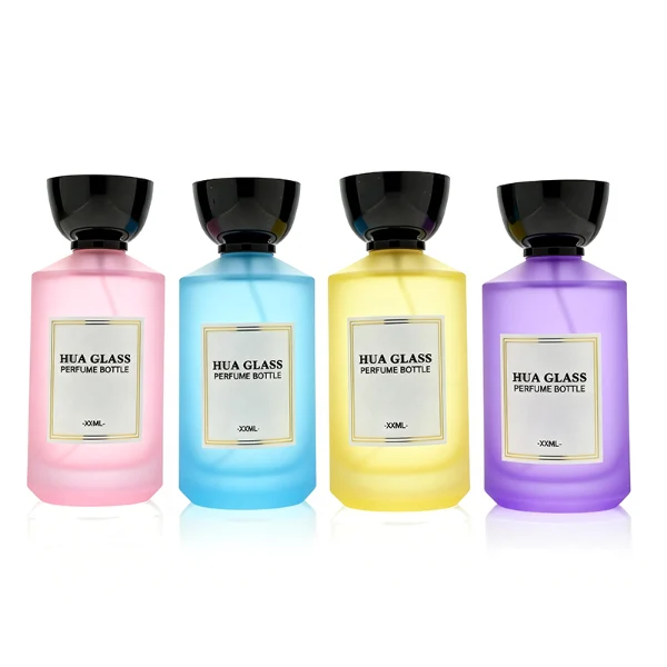 HUA0424 perfume bottle, luxury heavy-base cylindrical glass bottle with translucent deep multi-color finish, featuring a gold-bordered square paper label, a black neck ring, and a unique glossy black tapered cup-shaped plastic cap, modern elegant fragrance packaging design available in 30ml, 50ml, and 100ml