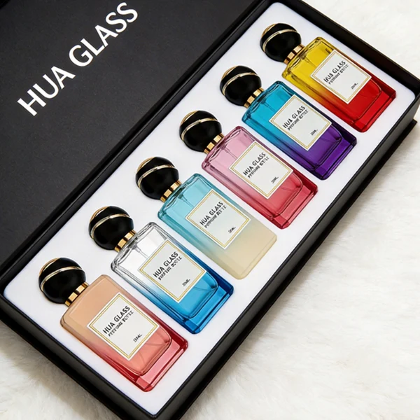 HUA0426 perfume bottle, luxury heavy-base rectangular square glass bottle with high-transparency finish showing colored liquid, featuring a gold-bordered square paper label and a unique round ball plastic cap with a diagonal gold-colored accent stripe, modern elegant fragrance packaging design available in 30ml, 50ml, and 100ml