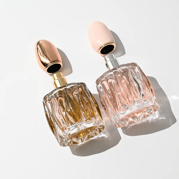 HUA0432 perfume bottle, luxury heavy-base rounded square glass bottle with wavy sculpted embossed patterns and high-transparency clear finish, featuring a unique irregular pebble-shaped plastic cap with a mirror-shine glossy rose gold finish, modern elegant fragrance packaging design