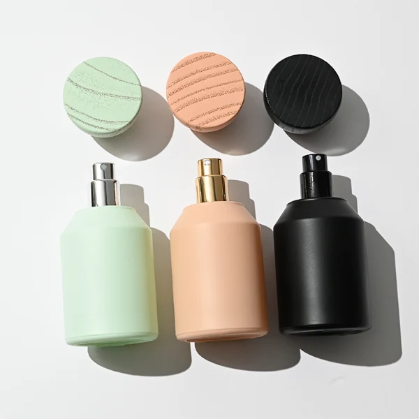 HUA0440 perfume bottle, luxury heavy-base matte finish cylindrical glass bottle with sloped shoulders, featuring a unique egg-shaped natural textured wooden cap showcasing visible organic wood grains in matching colorways, minimalist elegant fragrance packaging design available in 30ml, 50ml, and 100ml