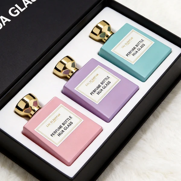 HUA0441 perfume bottle, luxury heavy-base trapezoidal glass bottle with high-transparency clear finish, featuring a bordered square paper label and a flared hourglass solid Zamak cap with a mirror-shine glossy finish, modern elegant fragrance packaging design available in 30ml, 50ml, and 100ml