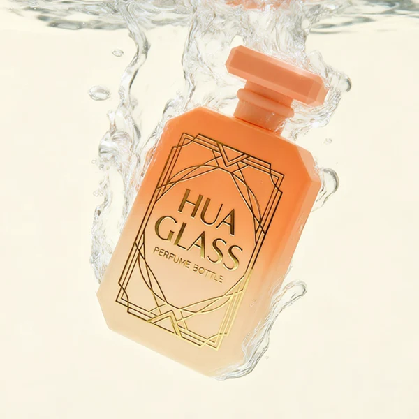 HUA0443 perfume bottle showcases a square angular glass body in vibrant frosted, solid, and gradient color options. It is crowned with artistic plastic caps featuring crown, cube, and diamond-cut shapes. Designed for wholesalers, it provides 30ml, 50ml, and 100ml choices, combining aesthetic variety with durable design for diverse fragrance lines.