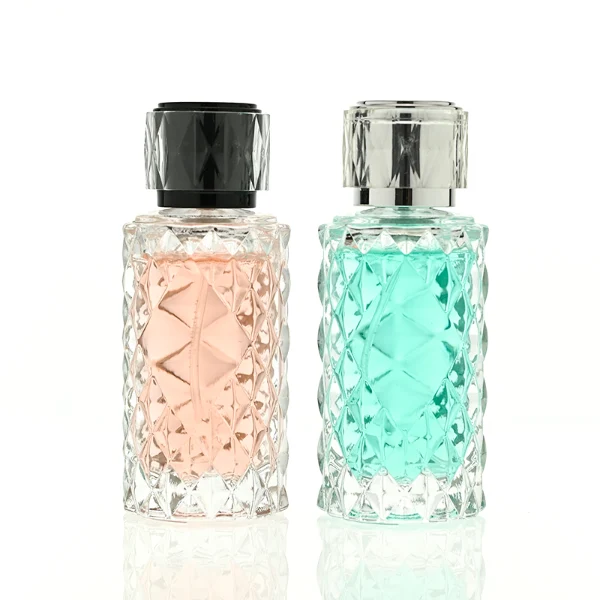 HUA0448 perfume bottle features a textured, diamond-patterned clear glass body paired with a matching cylindrical faceted plastic cap in black, silver, or gold. Designed for wholesalers, it offers 50ml and 100ml options, combining an elegant geometric design with practical durability for premium fragrance lines.