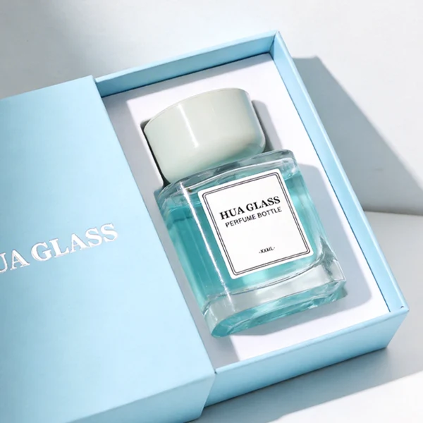 HUA0452 perfume bottle features a clear rounded square glass body paired with a smooth, thick cylindrical plastic cap. Designed for wholesalers, it offers 30ml, 50ml, and 100ml capacity options, combining an elegant minimalist design with functional durability.