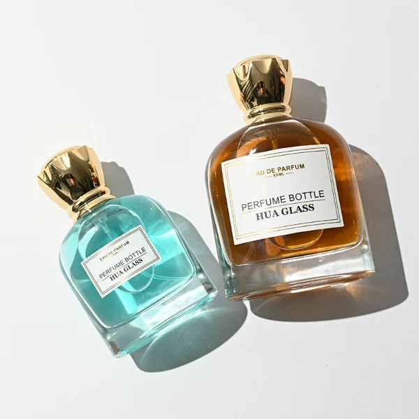 HUA0456 perfume bottle features a rounded, curved clear glass body paired with a unique crown-like glossy golden plastic cap. Designed for wholesalers, it offers 50ml and 100ml capacity options, combining an elegant silhouette with practical durability.
