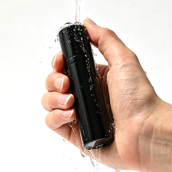 a sleek and ultra-slim 10ml travel-sized cylindrical perfume atomizer bottle features a seamless all-metallic exterior, paired with a matching magnetic cylindrical cap, presented in a high-gloss polished gold finish and a glossy solid black finish.