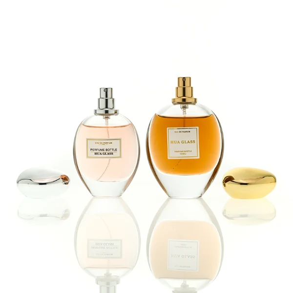 HUA0442 perfume bottle features a clear round curved glass body with a heavy base and is crowned with a modern premium pebble cobblestone-shaped silver or black plastic cap. Designed for wholesalers, it offers 30ml, 50ml, 75ml, and 100ml capacity options, delivering an elegant design that balances aesthetic refinement with durability for diverse fragrance lines.