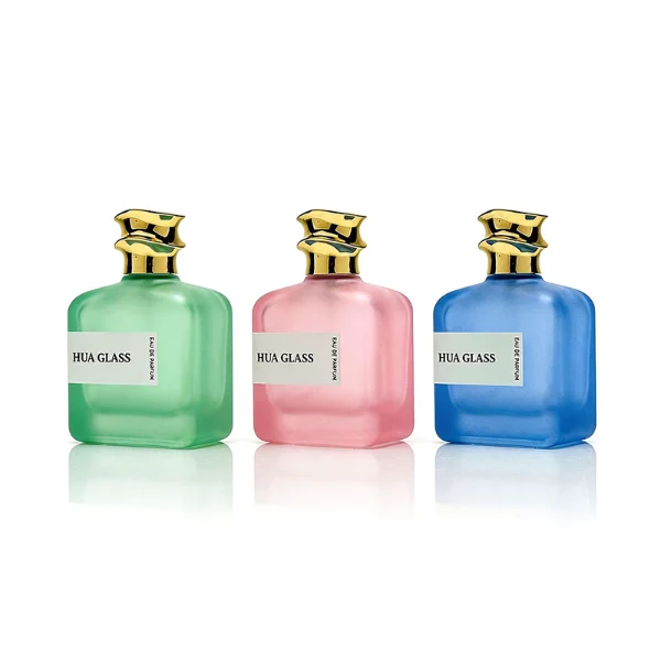 HUA0437 perfume bottle, luxury 100ml heavy-base flat rectangular glass bottle with high-transparency clear finish, featuring a wraparound rectangular paper label and a unique irregular bamboo-joint solid Zamak cap with a mirror-shine glossy metallic finish, modern elegant fragrance packaging design