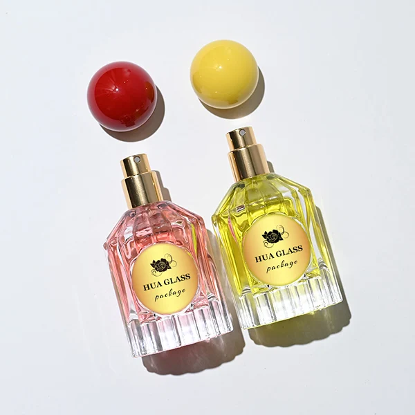 HUA0261 perfume bottle, transparent glass body with radiating cut facets on the upper section and multifaceted cut pattern on the lower section, 50 ml liquid, oversized spherical plastic cap with glossy finish in red or yellow color, gold-tone printed logo label, retro luxury design, ideal for gifting and daily use.
