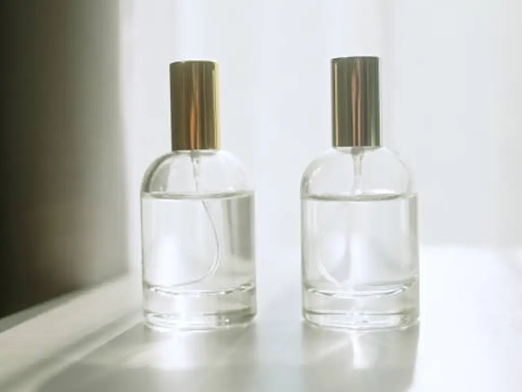 How to Open a Perfume Bottle 1