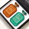 HUA0443 perfume bottle showcases a square angular glass body in vibrant frosted, solid, and gradient color options. It is crowned with artistic plastic caps featuring crown, cube, and diamond-cut shapes. Designed for wholesalers, it provides 30ml, 50ml, and 100ml choices, combining aesthetic variety with durable design for diverse fragrance lines.